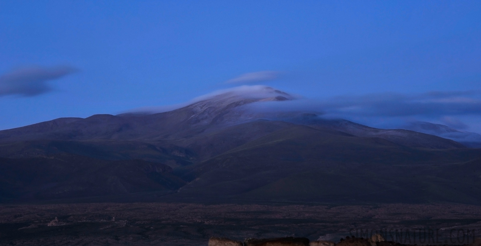 Die bolivianischen Anden am frühen Morgen [135 mm, 20.0 Sek. bei f / 22, ISO 200]