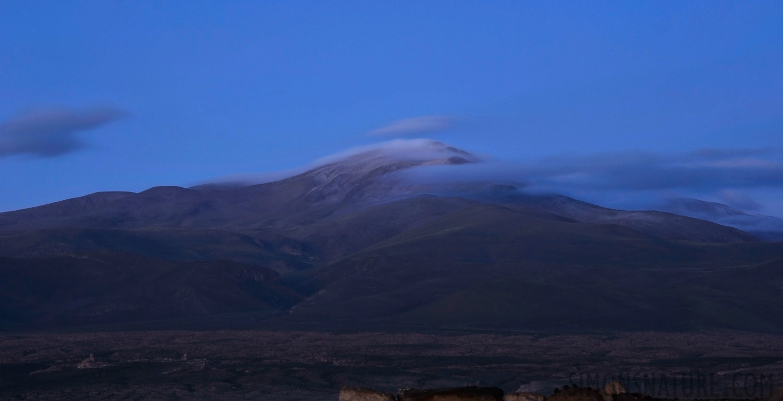 The Bolivian Andes early in the morning [135 mm, 20.0 sec at f / 22, ISO 200]