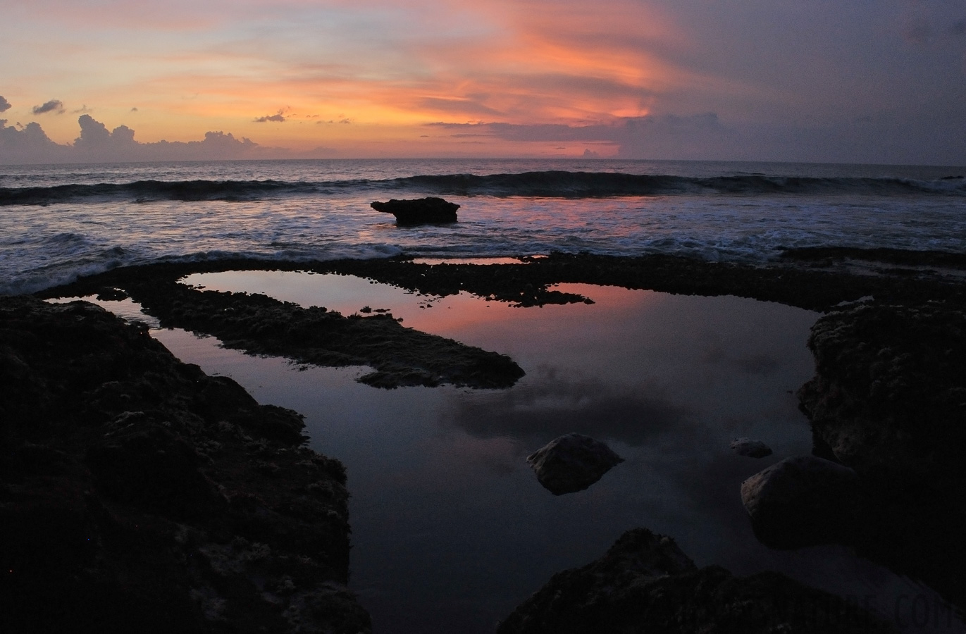 Tanah Lot [28 mm, 1/20 Sek. bei f / 9.0, ISO 2500]