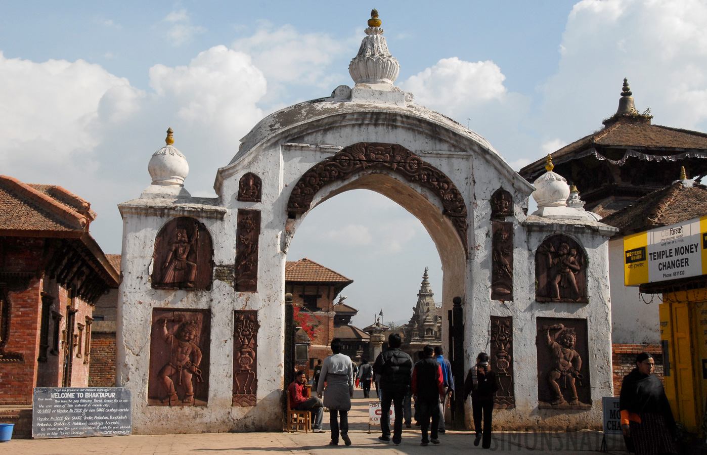 Bhaktapur [32 mm, 1/750 sec at f / 14, ISO 400]