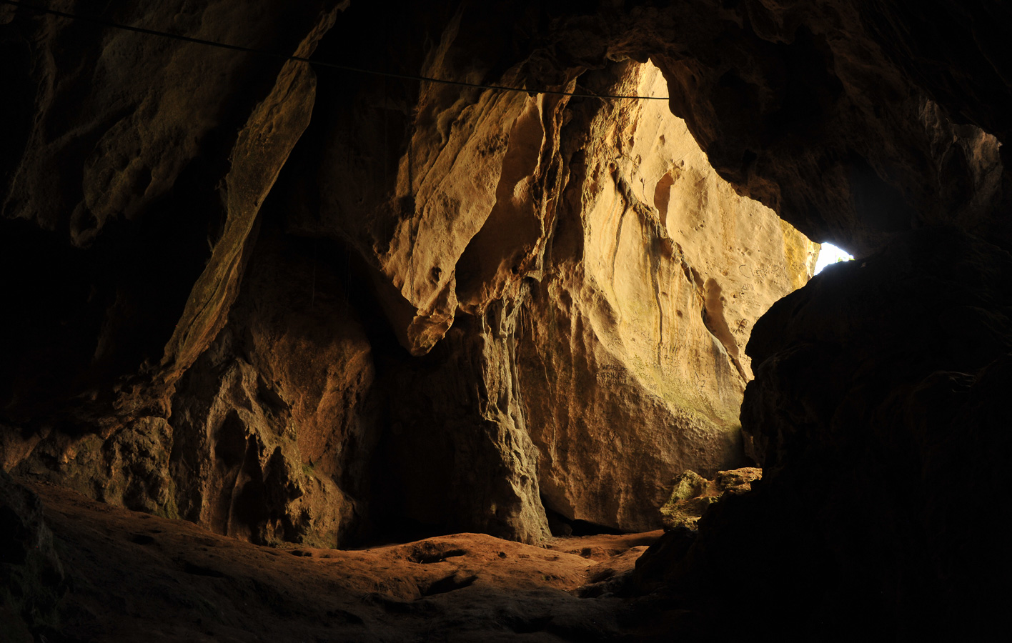 Höhle [28 mm, 1/25 Sek. bei f / 8.0, ISO 800]