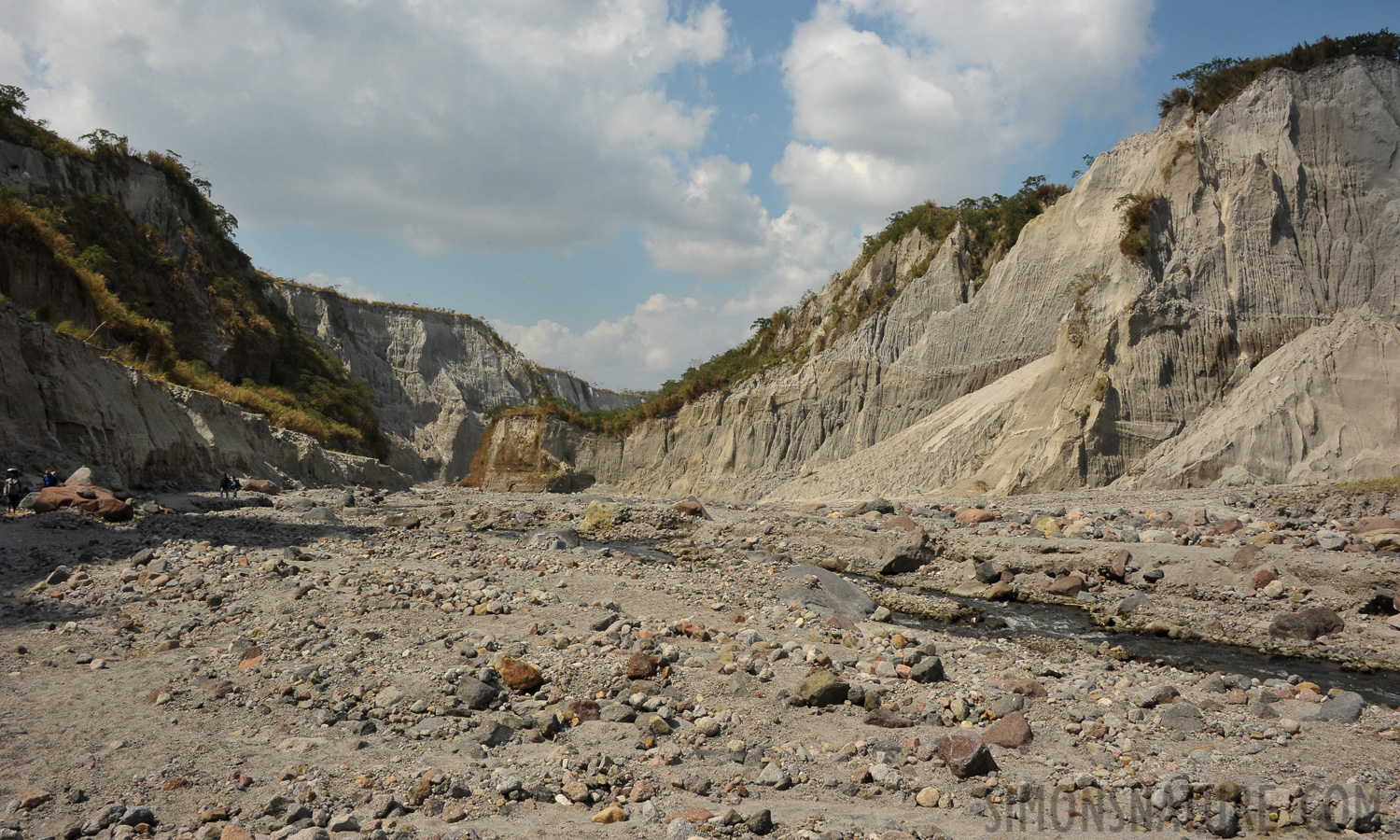 Mount Pinatubo [28 mm, 1/200 sec at f / 22, ISO 400]