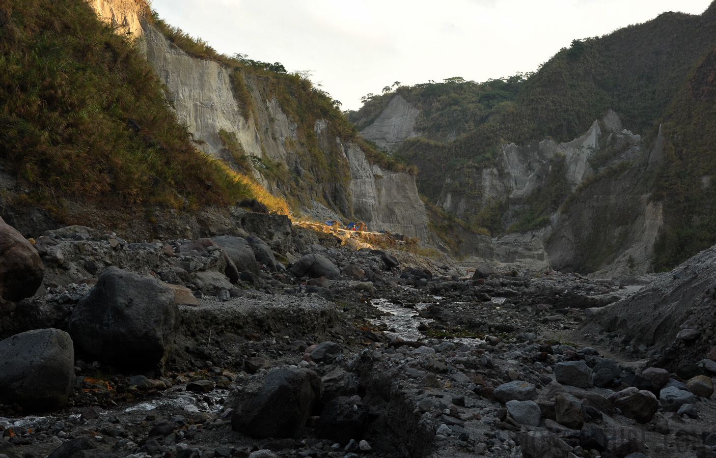 Pinatubo [72 mm, 1/250 Sek. bei f / 13, ISO 1600]