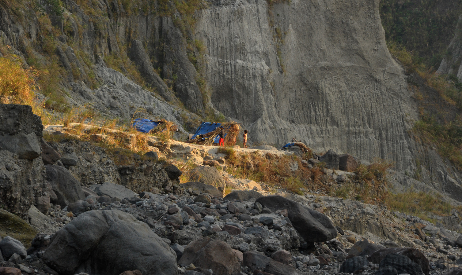 Mount Pinatubo [300 mm, 1/250 sec at f / 13, ISO 1600]