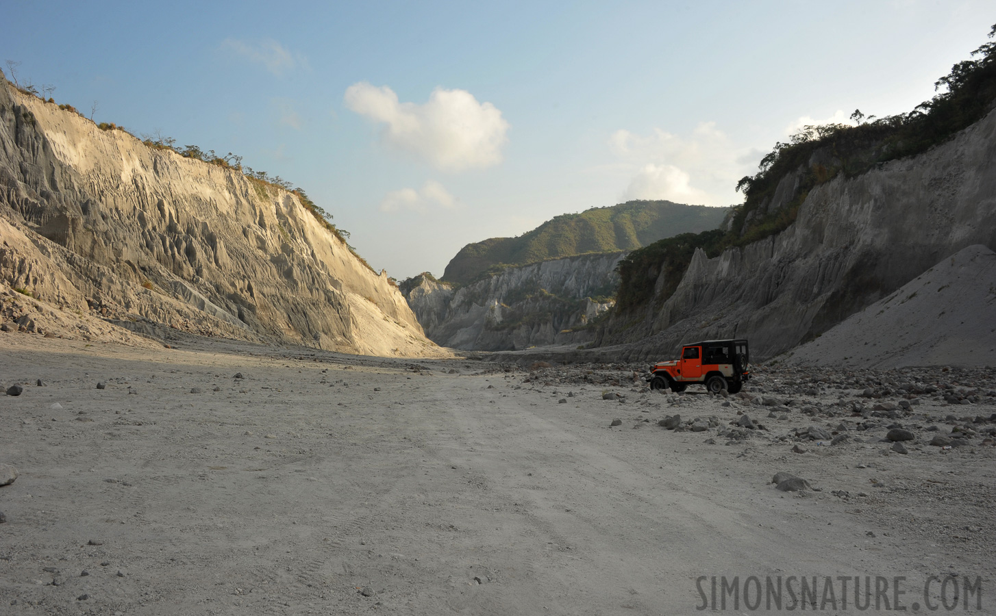 Mount Pinatubo [28 mm, 1/160 sec at f / 14, ISO 400]