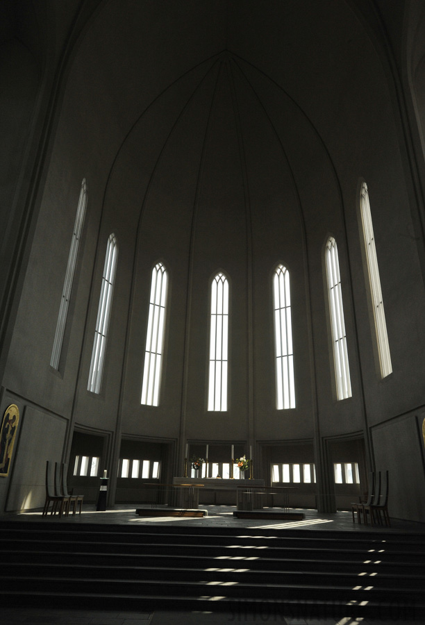 The Church of Hallgrimur [24 mm, 1/500 sec at f / 16, ISO 1600]