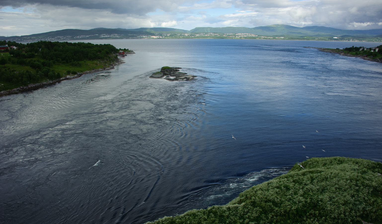 Strongest tidal currents in the world [28 mm, 1/125 sec at f / 18, ISO 400]